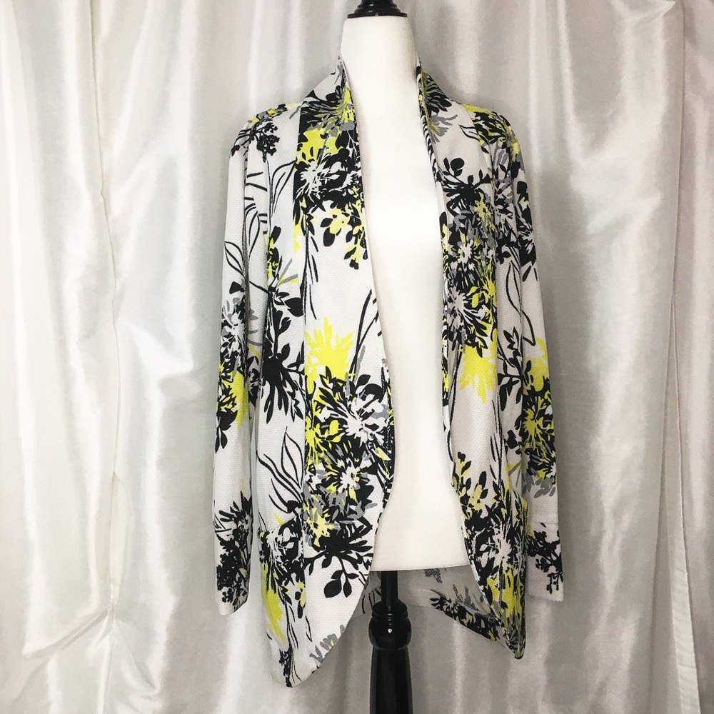 3 for $75!!! ROBIN Artizan Signature floral jacket, size ML.